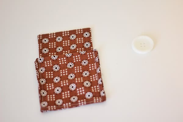 how to make button pins with fabric scraps - see kate sew