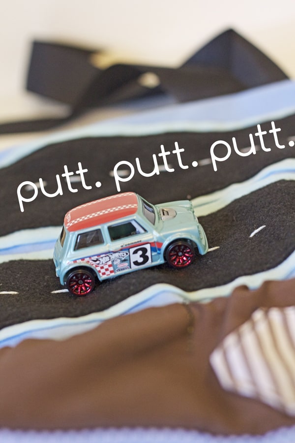 DIY Gift Idea: Mini Car Playmat | diy gifts for boys | how to make a car playmat | gifts ideas for boys | boy gift ideas | handmade gifts for boys | sewing tips and tricks | hand-sewn gift ideas || See Kate Sew #giftsforboys #diygifts #carplaymat