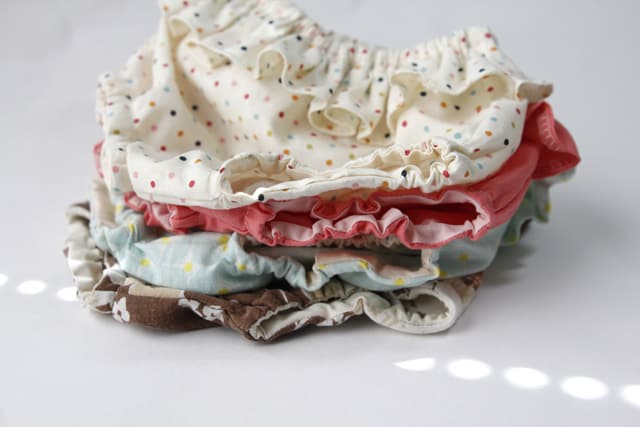 DIY Baby Shower Gift Set ruffle bum diaper cover - Avery Lane Sewing