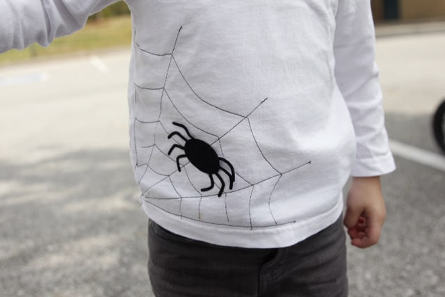 Spider Web Tee | DIY Halloween Shirt | DIY Halloween Tee | DIY Kids Tee | DIY Kids Clothes | DIY Halloween Clothes || See Kate Sew #diyhalloween #diyhalloweentee #spiderwebtee #diykidsshirt #seekatesew