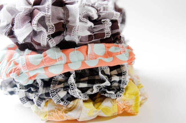 gingham style // serged ruffle bum diaper cover tutorial - see