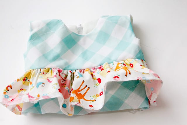 gingham style // serged ruffle bum diaper cover tutorial - see