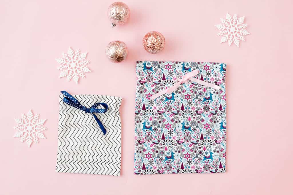 Sew a gift bag with fabric