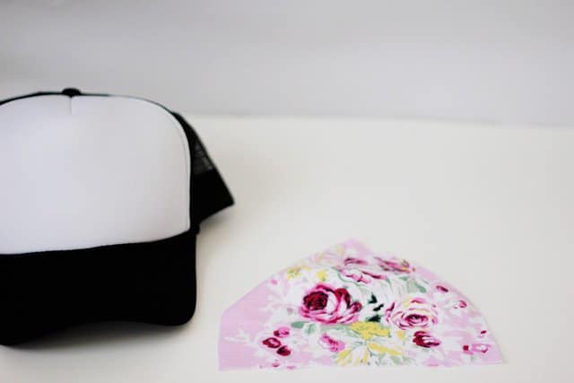 FLORAL TRUCKER HAT