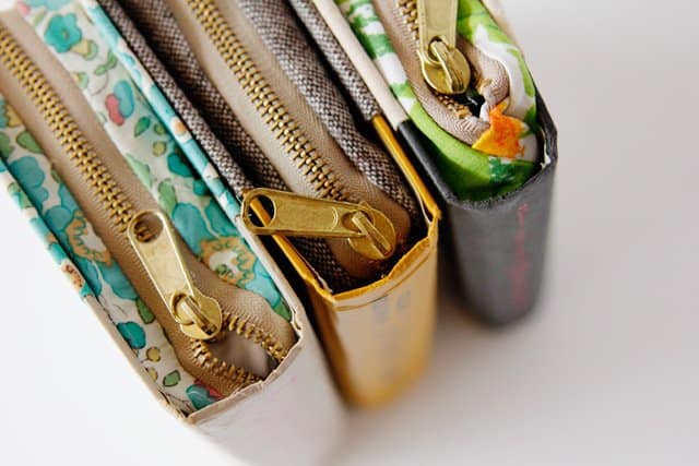 Zipper clutch online bag