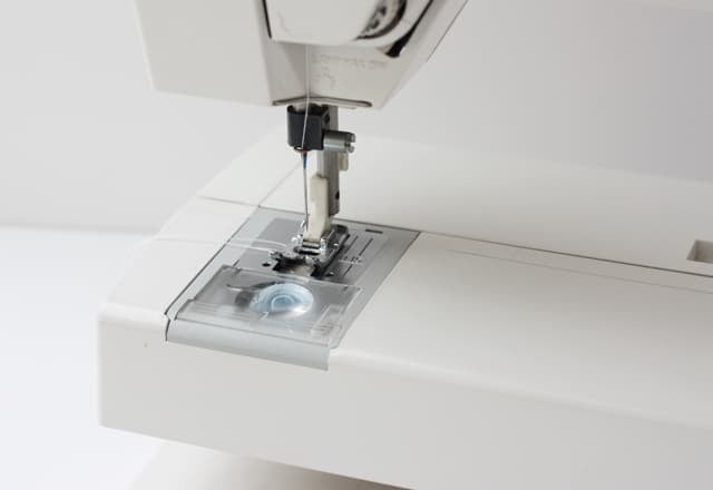 sewing 101: basics of sewing machine maintenance || Sewing Machine Maintenance | Sewing 101 | Sewing Tutorials | How to Maintain a Sewing Machine | Sewing Machines || See Kate Sew #sewingmachinemaintenance #sewing101 #sewingtutorials #seekatesew