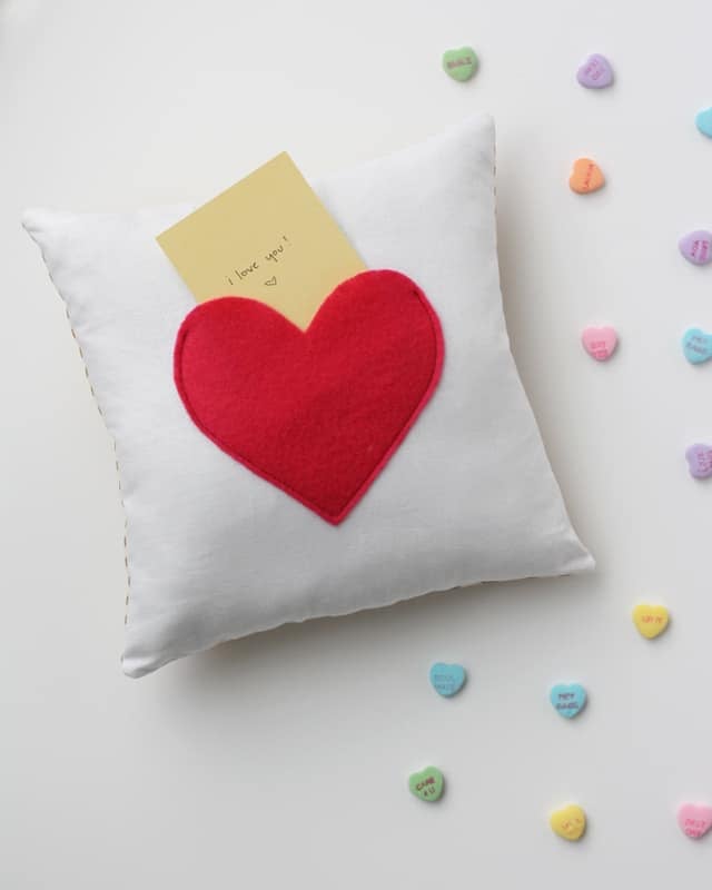 secret pocket pillow for Valentine's Day | love notes pillow | secret pocket pillow tutorial | how to make a pillow | Valentine's Day ideas | handmade valentine gifts | diy valentine ideas || See Kate Sew #valentinesday #pillowtutorial #diyvalentine