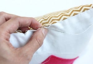 secret pocket pillow tutorial - see kate sew