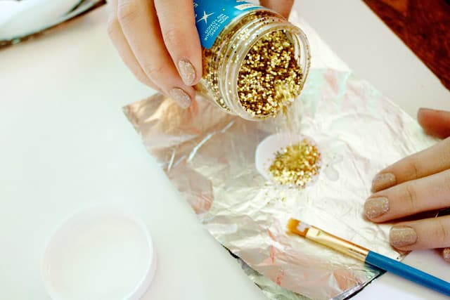 DIY glitter sunglasses