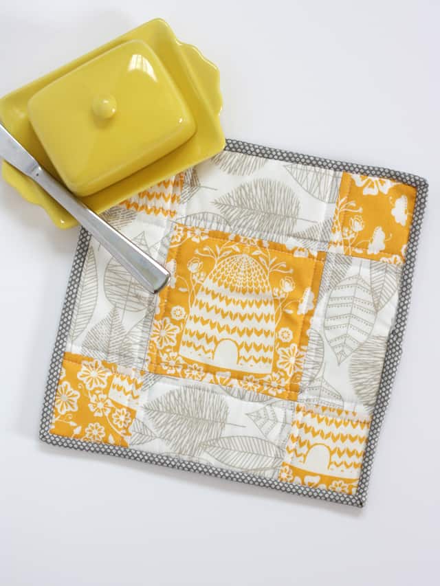 Patchwork Potholder project // seekatesew.com #quilting #sewing