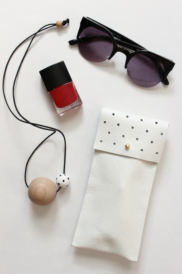 No-Sew Leather Glasses Pouch