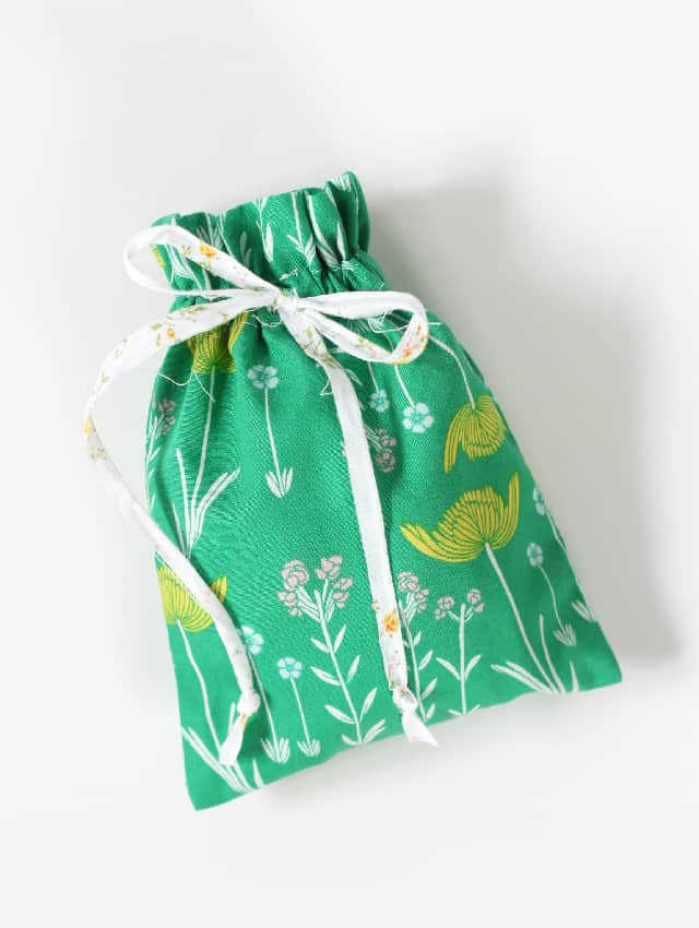 Easy Drawstring Bag Tutorial - see kate sew