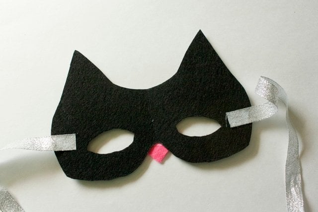 No Sew Cat Mask Tutorial | DIY cat mask | how to make a cat mask | costume ideas | DIY costumes | easy costume ideas | cat inspired costumes | halloween mask ideas | DIY halloween masks | DIY cat mask tutorial || See Kate Sew