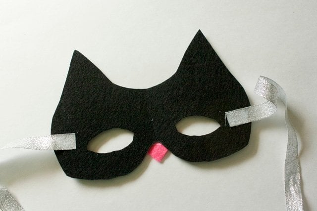 DIY Halloween Mask: Sew Your Own Felt Cat Mask!