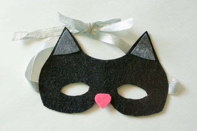 No Sew Cat Mask Tutorial | DIY cat mask | how to make a cat mask | costume ideas | DIY costumes | easy costume ideas | cat inspired costumes | halloween mask ideas | DIY halloween masks | DIY cat mask tutorial || See Kate Sew