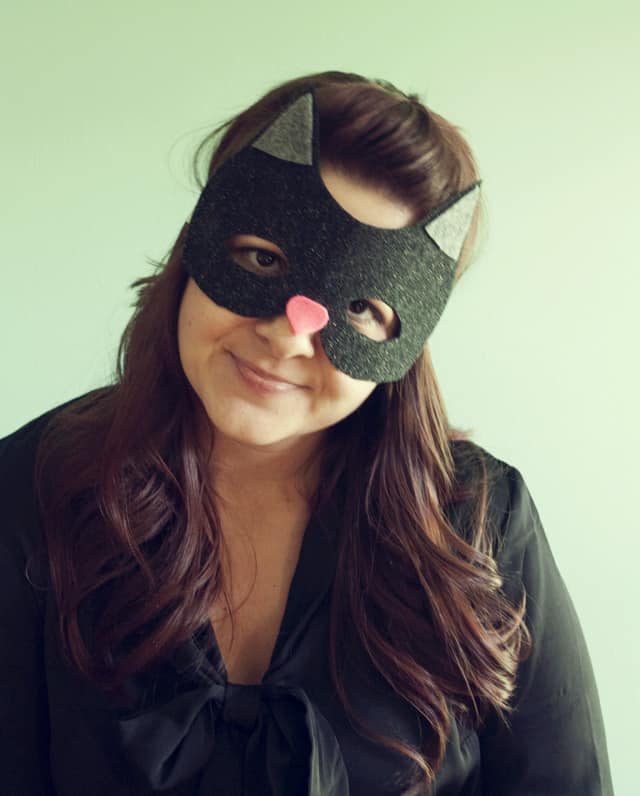 No Sew Cat Mask Tutorial | DIY cat mask | how to make a cat mask | costume ideas | DIY costumes | easy costume ideas | cat inspired costumes | halloween mask ideas | DIY halloween masks | DIY cat mask tutorial || See Kate Sew #catmasktutorial #diycatmask #diyhalloween #seekatesew