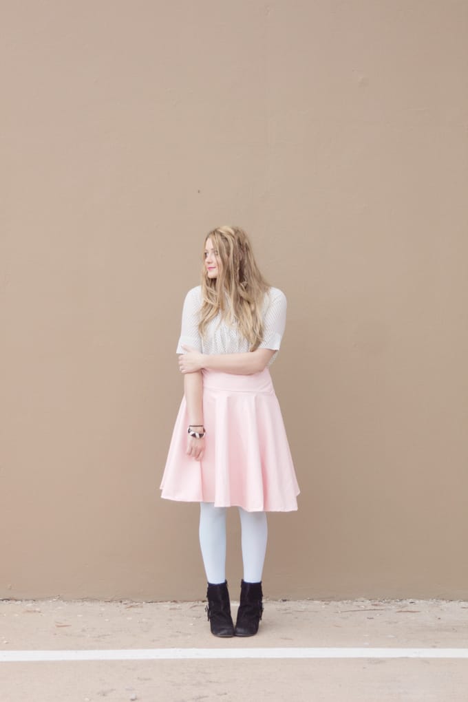 DIY pleather circle skirt pattern | free pleather skirt pattern | free sewing patterns | free clothing patterns | how to sew a circle skirt | diy sewing tips || See Kate Sew #freepatterns #freesewingtips #diyskirt