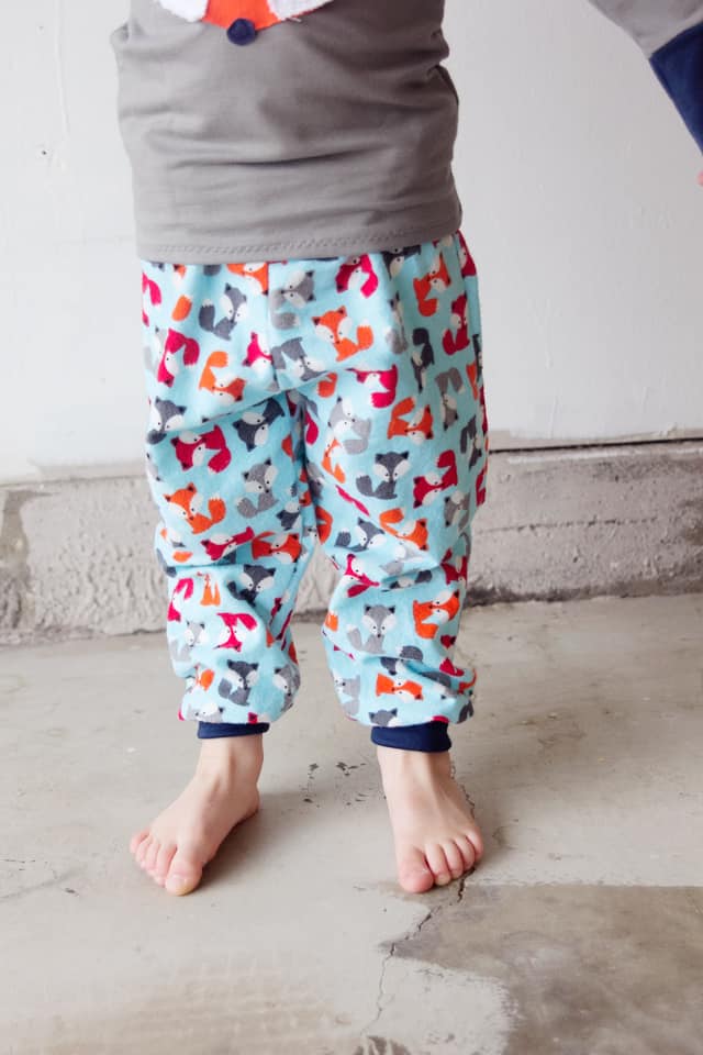 Boys Pajama Pants Sewing Pattern | fox pajama patterns | diy pajama pants | how to sew pajama pants | pajama pants pattern for kids | free pajama pants pattern || See Kate Sew #pajamapantspattern #diysewing #sewingpattern