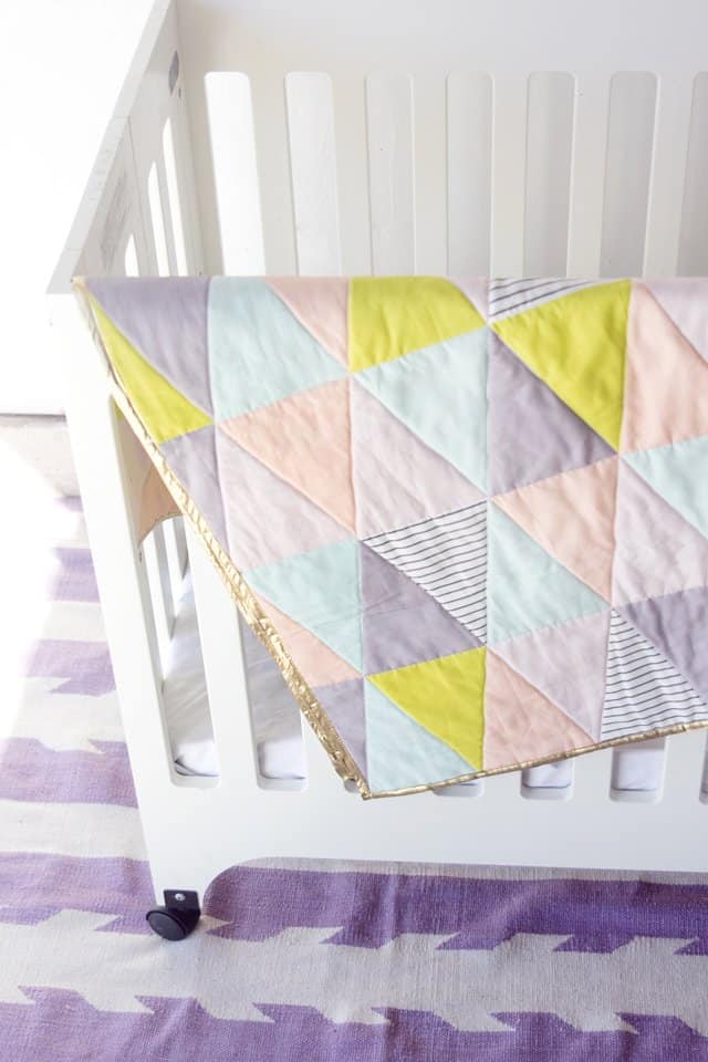 ONE HOUR triangle quilt tutorial | baby quilt tutorial | diy baby quilt | diy triangle quilt | quick sewing tutorial | sewing tips and tricks | easy sewing patterns | free sewing patterns || See Kate Sew #trianglequilt #sewingtips #sewingforbeginners 