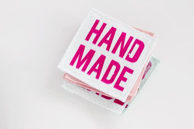 handmade-sewing-labels-screenprint