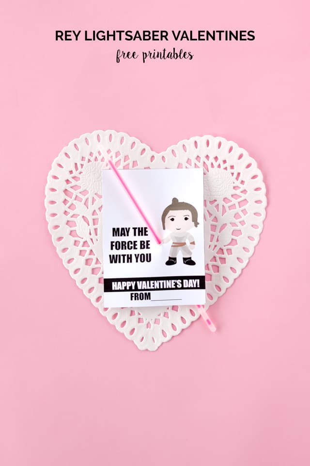 REY lightsaber valentines | Star Wars themed Valentines | fun Valentines for kids | diy Valentines | homemade Valentines | free valentine printable || See Kate Sew #starwars #diyvalentines #valentinesday