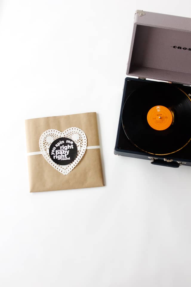 RECORD SLEEVE VALENTINE | fun Valentines for adults | diy Valentines | homemade Valentines | free valentine printable || See Kate Sew #valentineprintables #diyvalentines #valentinesday