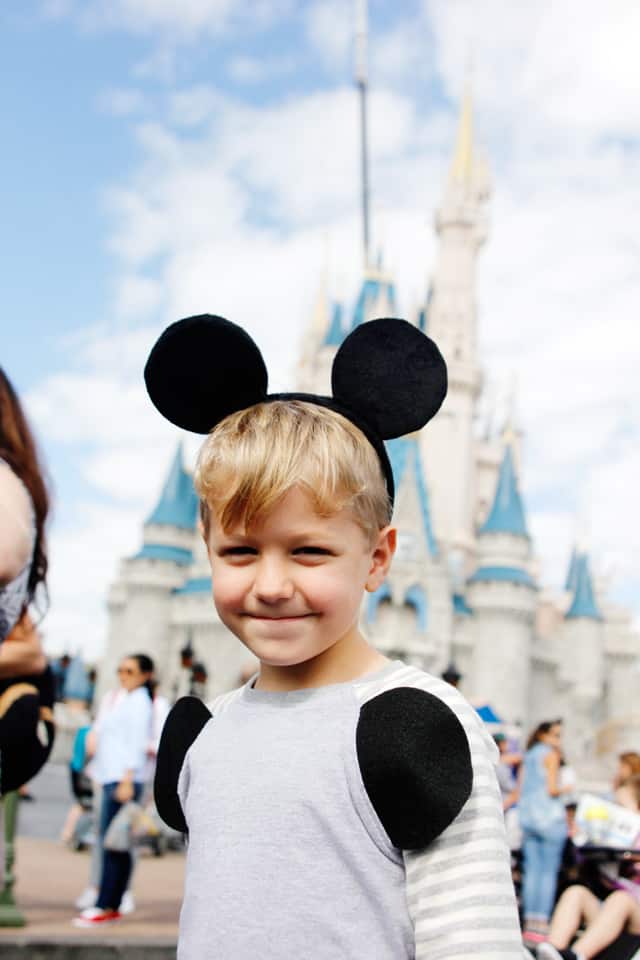 DIY Mickey Ear Tees | diy Disney shirts | Disney shirts for the family | matching Disney shirts | Disney shirts for kids || See Kate Sew #disneyshirts #diydisneyshirts #disneytee