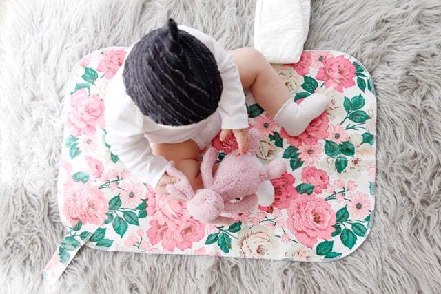 Waterproof diaper changing mat tutorial ♥ Fleece Fun