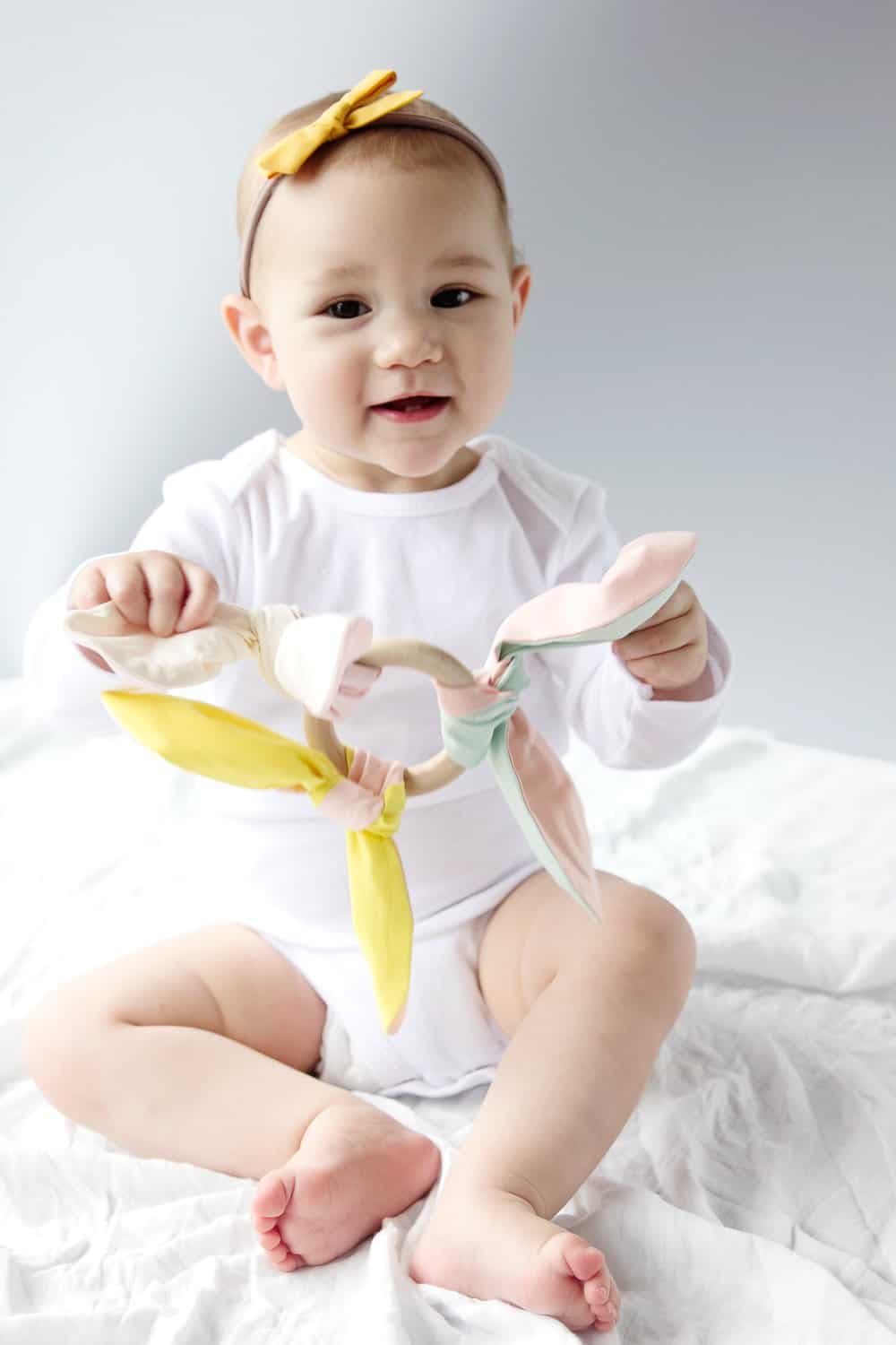 DIY Knotted Crinkle Toy | diy baby toys | handmade baby toys | diy fabric baby toys | hand sewn baby toys || See Kate Sew #babytoys #diybaby #diytoys