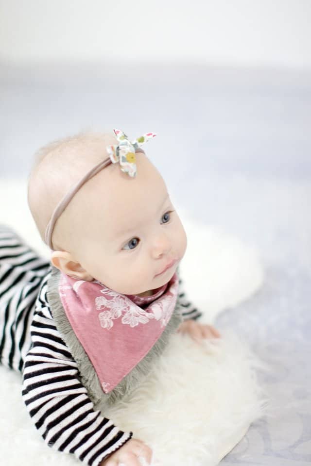 Bandana Drool Bib Tutorial | diy drool bib | handmade drool bib | diy drool bib pattern | easy diy drool bib | drool bib ideas || See Kate Sew #droolbib #diybaby #babybib