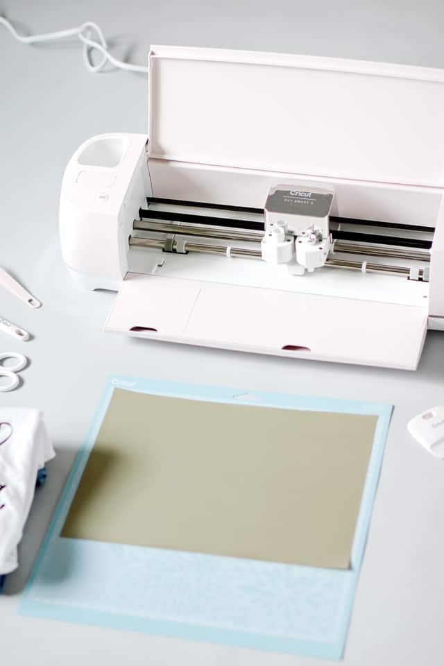 Sewers Gonna Sew Tee Cut File Download + Cricut Tutorial! | free cut files | diy t-shirt | clothing tutorial | Cricut tutorial | sewing themed shirts || see Kate sew #cricut #freecutfile #sewingmeme #diytshirt