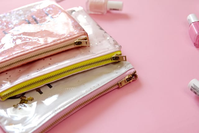 GLITTER SHAKE POUCH | diy makeup bag | diy zippered pouch | cricut projects | diy tips and tricks | diy sewing projects | sewing tips and tricks | sewing tutorials | how to make a zippered pouch || See Kate Sew #diyzipperpouch #diymakeupbag #cricutprojectideas #cricut #seekatesew