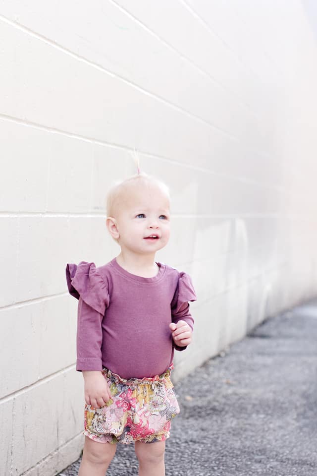 DIY PAPER BAG WAIST BABY BLOOMERS - Free Pattern! | diy kids clothing | kids clothing diy | baby clothing ideas | diy baby clothing | how to sew baby bloomers | diy baby bloomers | sewing tutorials | free sewing patterns | sewing tips and tricks || See Kate Sew #freesewingpatterns #diybabyclothes #diykidsclothes #diybabybloomers #seekatesew