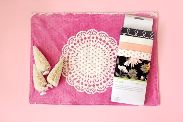 DIY doily placemat tutorial | diy gift ideas | homemade placemat | how to make a placemat | placemat tutorial | diy sewing tutorials | cricut projects | easy cricut project || See Kate Sew #cricutproject #diygift #diyplacemats