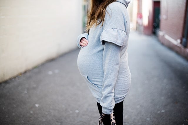 DIY Maternity Sweatshirt Refashion | diy maternity clothing | maternity clothing patterns | free sewing patterns | diy maternity clothes for winter | maternity sewing pattern || see kate sew #diymaternityclothing #freesewingproject #sewingpattern #sewingtutorials 