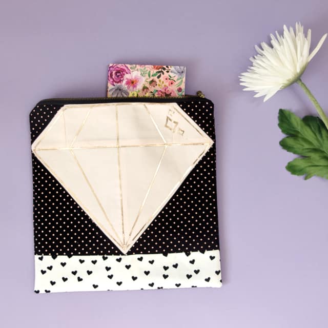 Quilt Block Zip Pouch | diy diamond zip pouch | diy sewing tutorials | sewing tips and tricks | easy zip pouch tutorial | easy sewing tutorials | sewing tutorials for beginners | free sewing tutorials || See Kate Sew #sewingproject #freesewingproject #sewingtutorials