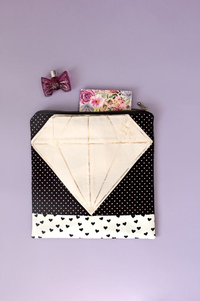 Quilt Block Zip Pouch | diy diamond zip pouch | diy sewing tutorials | sewing tips and tricks | easy zip pouch tutorial | easy sewing tutorials | sewing tutorials for beginners | free sewing tutorials || See Kate Sew #sewingproject #freesewingproject #sewingtutorials