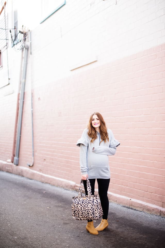 DIY Maternity Sweatshirt Refashion | diy maternity clothing | maternity clothing patterns | free sewing patterns | diy maternity clothes for winter | maternity sewing pattern || see kate sew #diymaternityclothing #freesewingproject #sewingpattern #sewingtutorials 