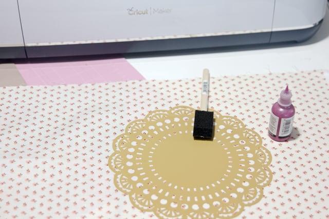 DIY doily placemat tutorial | diy gift ideas | homemade placemat | how to make a placemat | placemat tutorial | diy sewing tutorials | cricut projects | easy cricut project || See Kate Sew #cricutproject #diygift #diyplacemats