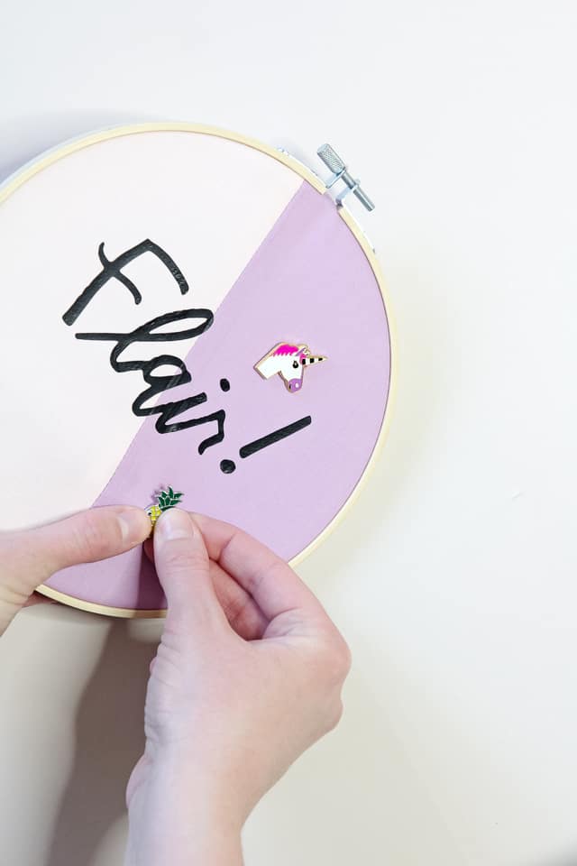 Fabric Flair Embroidery Hoop and Enamel Pin Display | diy embroidery hoop | embroidery hoop ideas | embroidery hoop craft | cricut tutorials | cricut craft ideas || see Kate sew #cricut #embroideryhoop #cricuttutorial