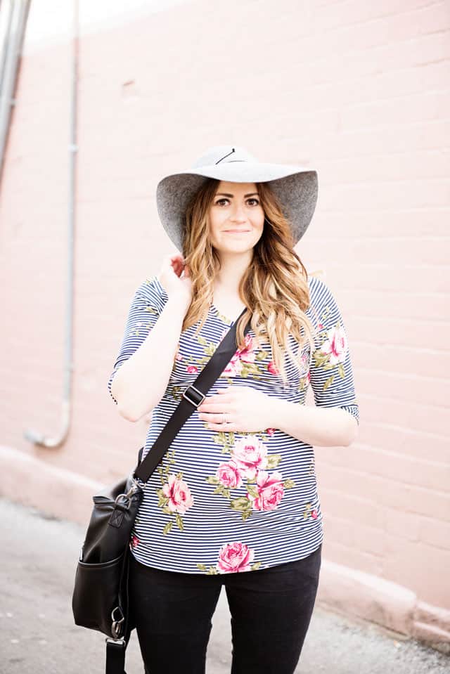 DIY Ruched Maternity T-Shirt | maternity sewing tutorials | diy maternity clothing || See Kate Sew #diy #maternity #maternitytee #sewing #sewingtutorial