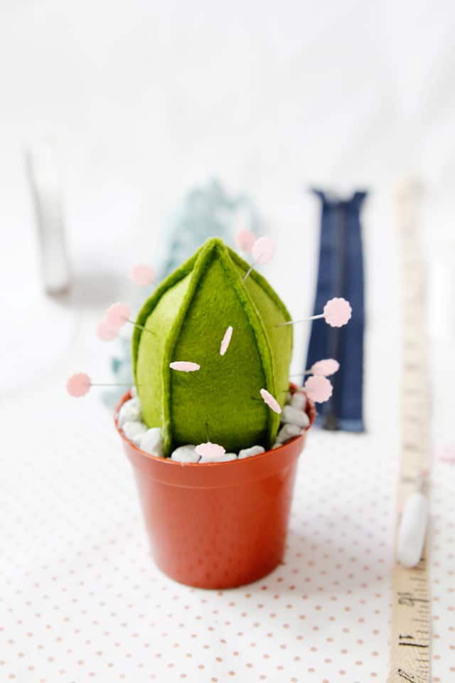 Cactus Pincushion Tutorial + Pattern | diy pincushion || See Kate Sew #pincushion #cactus #diy #crafty #sewing #pattern #pincushiondiy