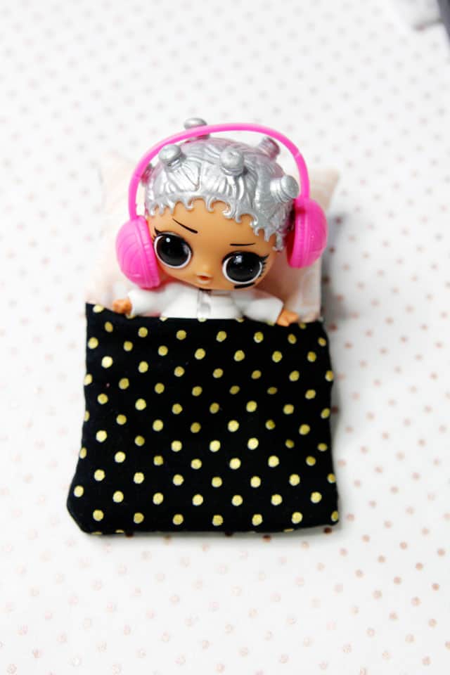 Doll Sleeping Bag Tutorial | diy sewing | diy kids toys | diy doll accessories || See Kate Sew #dolls #kidstoys #diy #diytoys #dollaccessories