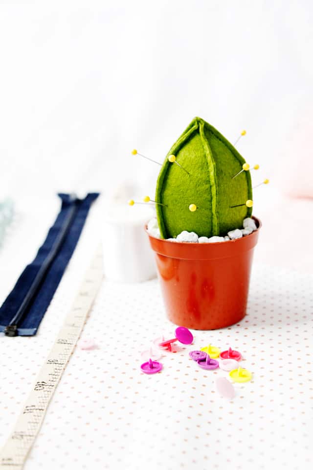 Cactus Pincushion Tutorial + Pattern | diy pincushion || See Kate Sew #pincushion #cactus #diy #crafty #sewing #pattern #pincushiondiy