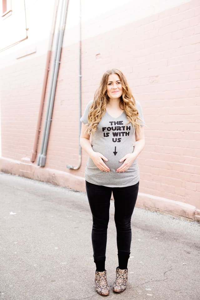 Star Wars Pregnancy Announcement tees | pregnancy announcement t-shirts | pregnancy announcement ideas | diy pregnancy announcement || See Kate Sew #pregnancyannouncement #starwars #diytshirt 