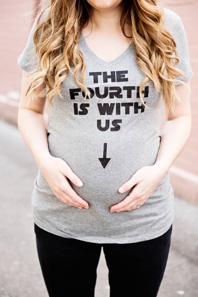 Star Wars Pregnancy Announcement tees | pregnancy announcement t-shirts | pregnancy announcement ideas | diy pregnancy announcement || See Kate Sew #pregnancyannouncement #starwars #diytshirt 