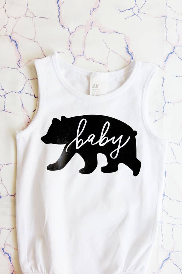 Mama Bear SVG free downloads | Baby Bear SVG File | Mama Bear SVG File | Free SVG Files | Baby Bear Onsie | Mama Bear Tee | Cricut Project Idea | DIY Baby Clothes || See Kate Sew #babybearonsie #freesvgfiles #mamabear #seekatesew