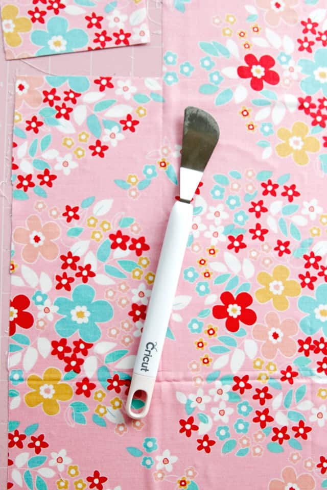 Cutting Fabric with Cricut | How to Use a Cricut to Cut Fabric | Riley Blake Quilt Kit | Cricut Maker | How to Make a Quilt with a Cricut Maker | Cutting Fabric with the Cricut Maker || See Kate Sew #cuttingfabricwithacricut #rileyblakequiltkits #cricutmaker #quiltswithcricut #seekatesew