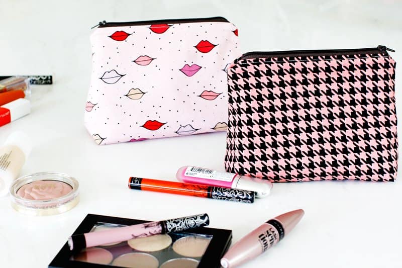 DIY zippered pouch tutorial flat bottom | DIY Zippered Pouch with Flat Bottom | DIY Zippered Pouch Tutorial | DIY Zippered Pouch | Flat Bottom Zippered Pouch | How to Make a Zippered Pouch with a Flat Bottom | DIY Makeup Bag | DIY Standup Makeup Bag | Free Zippered Pouch Pattern | DIY Cosmetic Case | Kiss Me, Kate Fabric || See Kate Sew #diyzipperedpouch #flatbottompouch #makeupbag #freepattern #seekatesew