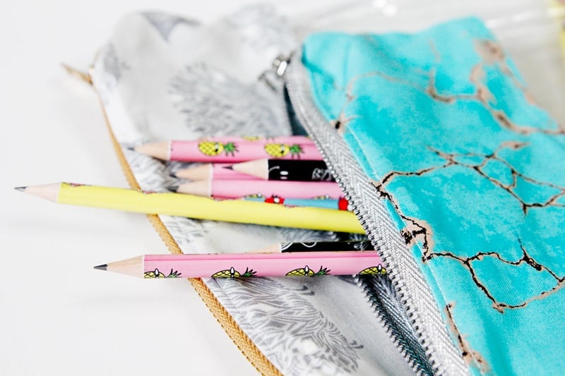 How to make a diy pencil case | DIY Pencil Pouch | DIY Back to School | DIY School Supplies | Vinyl Pencil Pouch | How to Sew a Pencil Pouch | DIY Pencil Case | DIY Clear Vinyl Pencil Pouch | Things to Make with Vinyl || See Kate Sew #diybacktoschool #diypencilpouch #diyschoolsupplies #thingstomakewithvinyl #diypencilcase #seekatesew